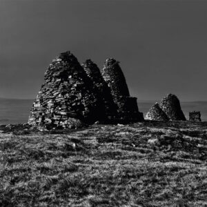 <span class="hide-the-artist">Craven Faults<br></span>Standers